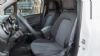 Τα αναπαυτικά καθίσματα οδηγού / συνοδηγού είναι ρυθμιζόμενα σε ύψος και θερμαινόμενα στον βασικό εξοπλισμό όλων των εκδόσεων του eCitan. 