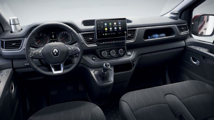 Το εσωτερικό του νέου Renault Trafic διακρίνεται για την κομψότητα, την ποιοτική αναβάθμιση των επενδύσεων σε όλες τις επιφάνειες και την εργονομία των διαφόρων χειριστηρίων. 
