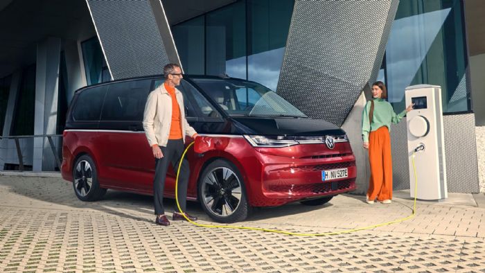 Η Volkswagen Επαγγελματικά Οχήματα λανσάρει το νέο Multivan για πρώτη φορά ως Plug-In Hybrid, με το υβριδικό σύστημα να έχει συνδυαστική ισχύ 218 PS και τις μπαταρίες να φορτίζουν σε περίπου 3,6 ώρες.
