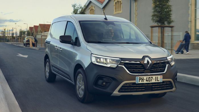Μέσα στο καλοκαίρι, η νέα γενιά του Renault Kangoo θα ξεκινήσει την εμπορική της πορεία και στην ελληνική αγορά.