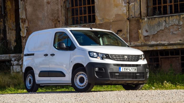 Το νέο Peugeot Partner Van είναι διαθέσιμο στην ελληνική αγορά σε δύο εκδόσεις ως προς το μήκος του αμαξώματος και του μεταξονίου.
