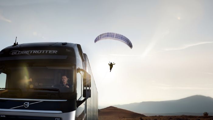 Ανακαλύψτε τις εξαιρετικές δυνατότητες του κιβωτίου I-Shift Dual Clutch στο νέο βίντεο της Volvo Trucks με τίτλο «The Flying Passenger».