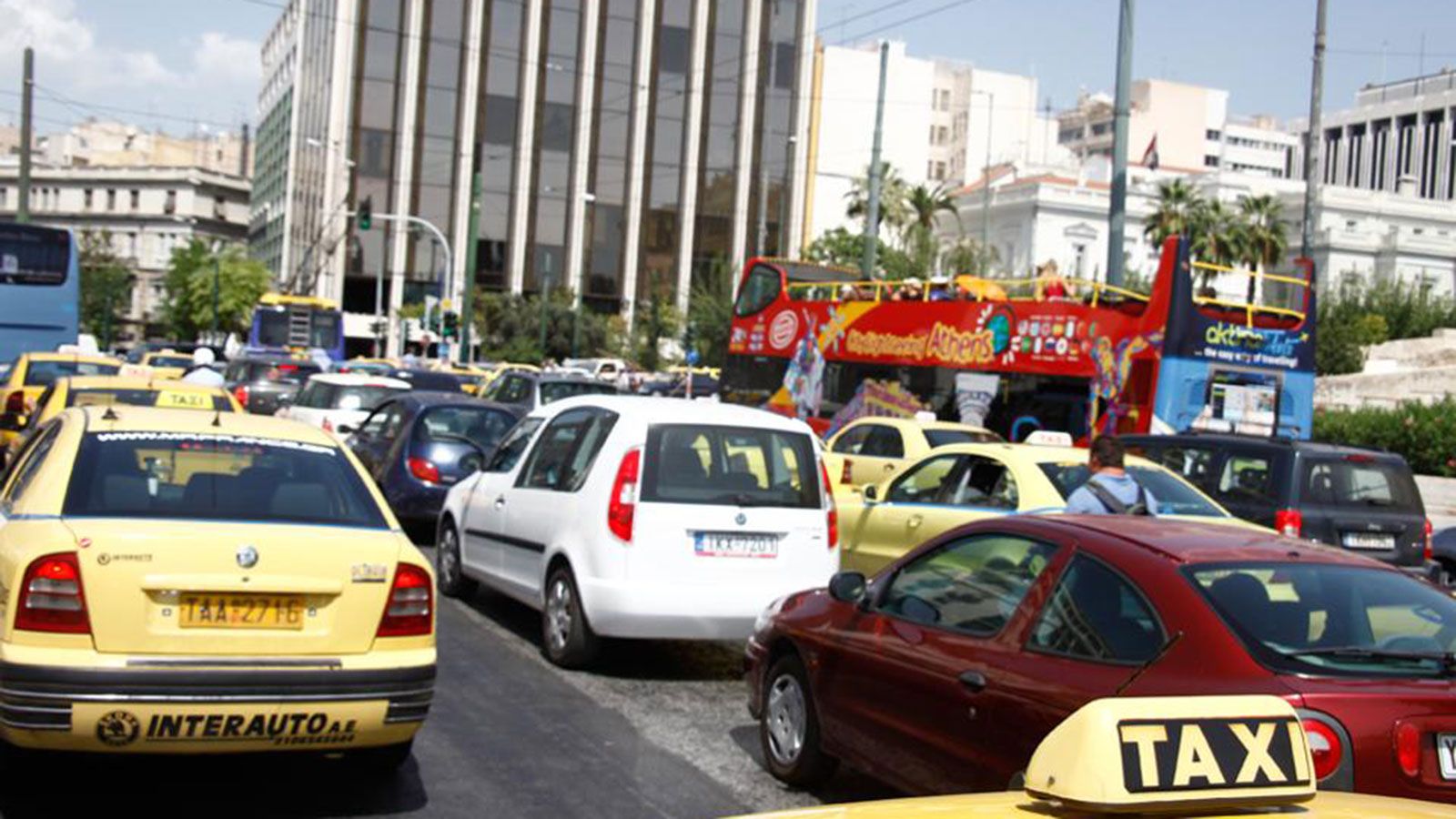Τροποποιήθηκαν τα μέτρα περιορισμού της κυκλοφορίας οχημάτων στο εμπορικό τρίγωνο της Αθήνας.