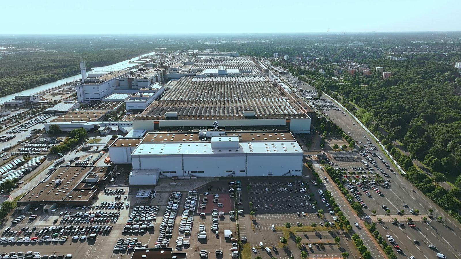 Η VW Commercial Vehicles εξοικονόμησε 100.000 τόνους CO₂ το 2025!