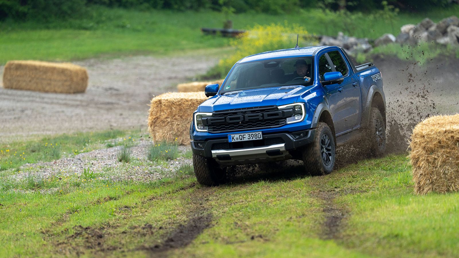 Ford Ranger Raptor: Το «αγροτικό» που… απογειώνεται στον αέρα!