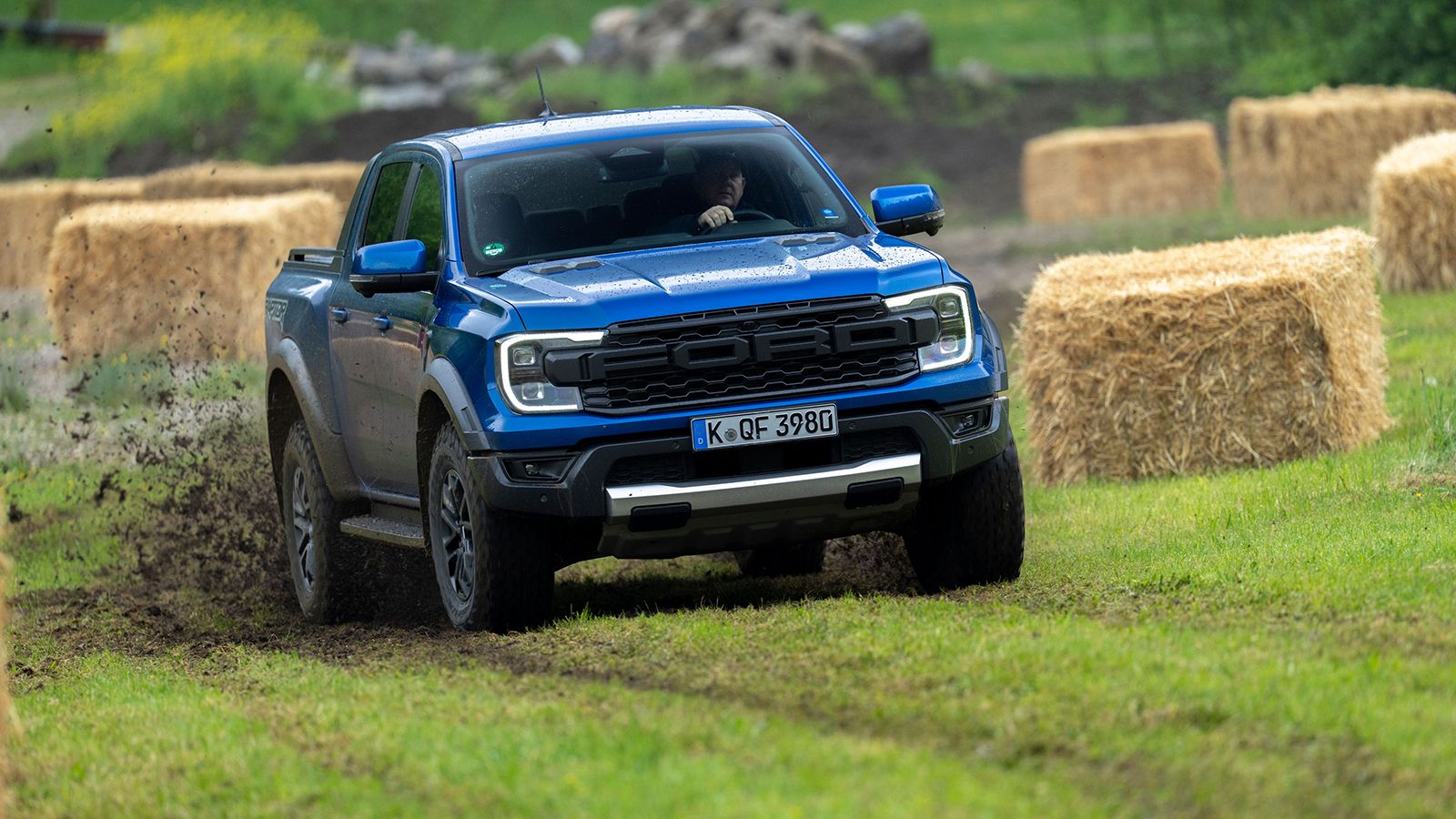 Ford Ranger Raptor: Το «αγροτικό» που… απογειώνεται στον αέρα!
