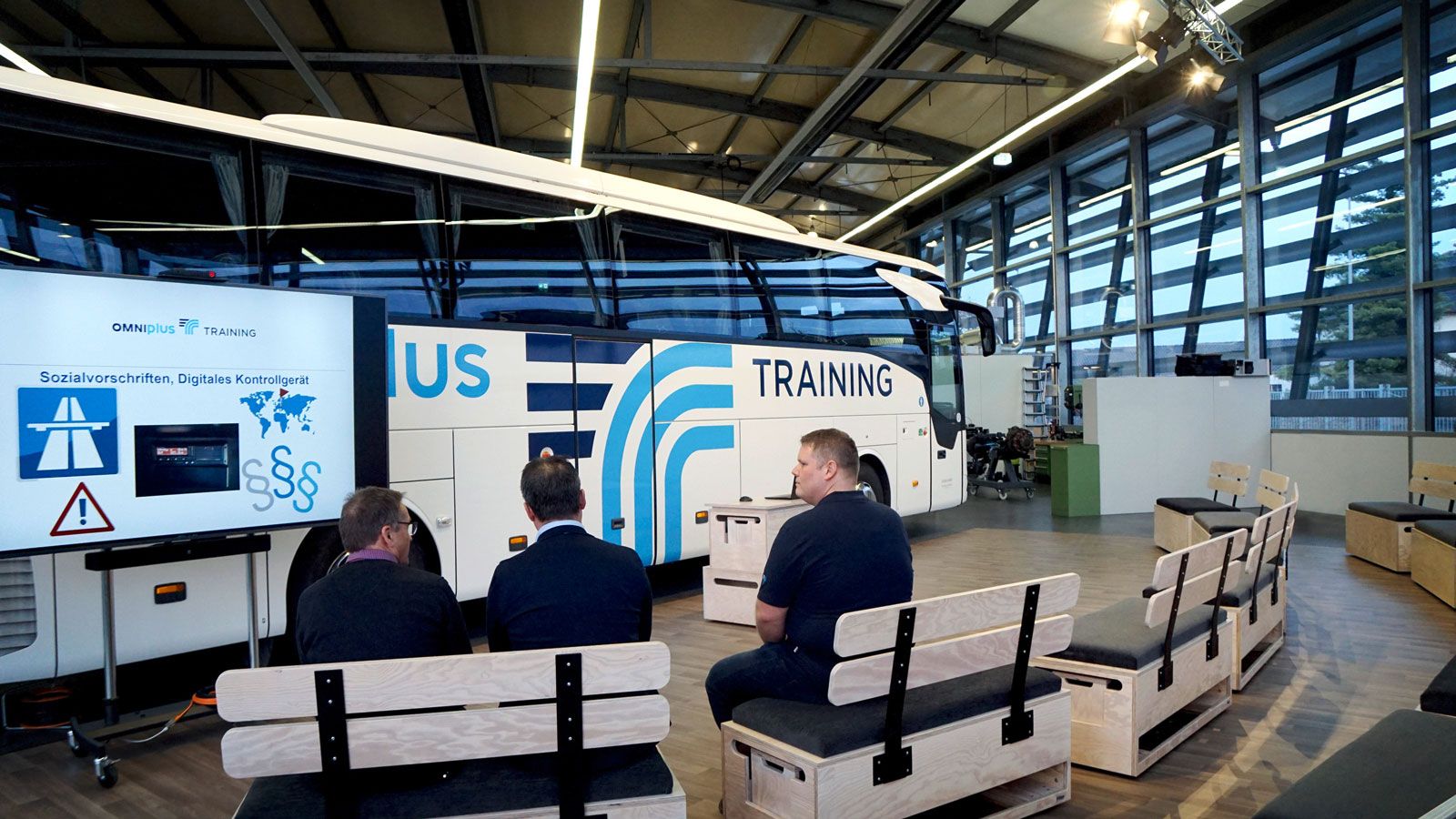 Daimler Buses: Επαγγελματικά μαθήματα κατάρτισης λεωφορείων/πούλμαν 