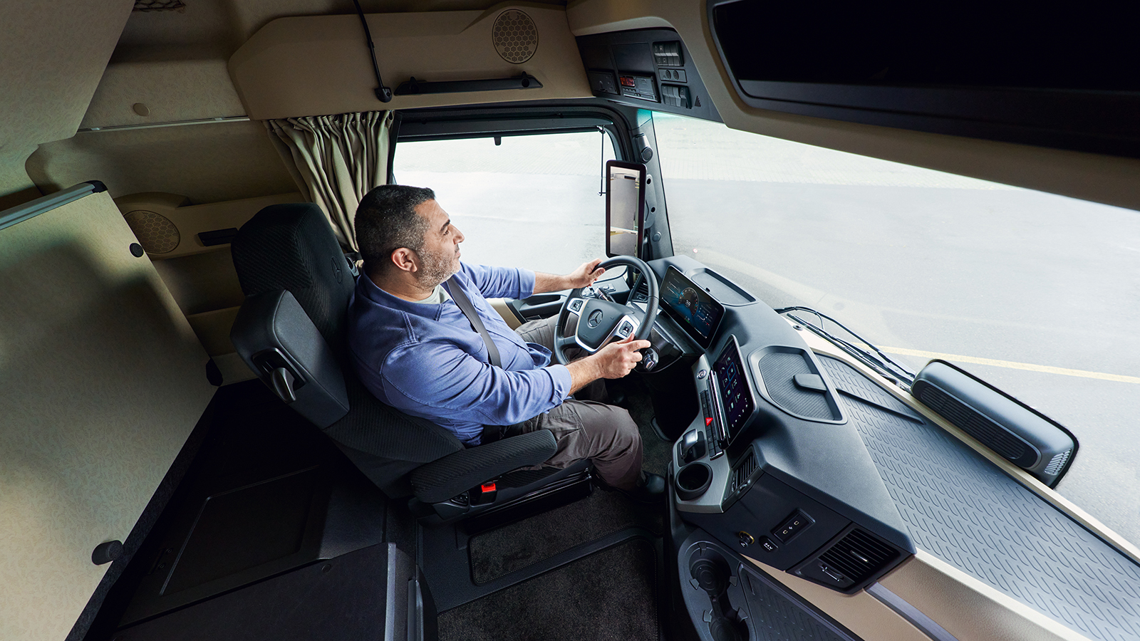 Νέα λειτουργία ασφαλείας συστήνει η Mercedes-Benz Trucks!