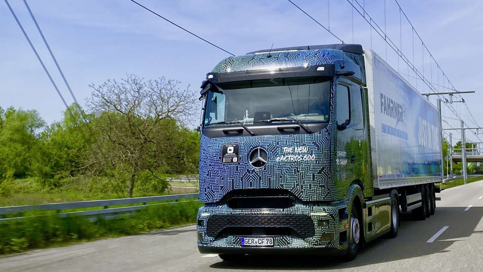 Το eActros 600 της Mercedes-Benz τεστάρεται με φορτηγό – τρόλεϊ!