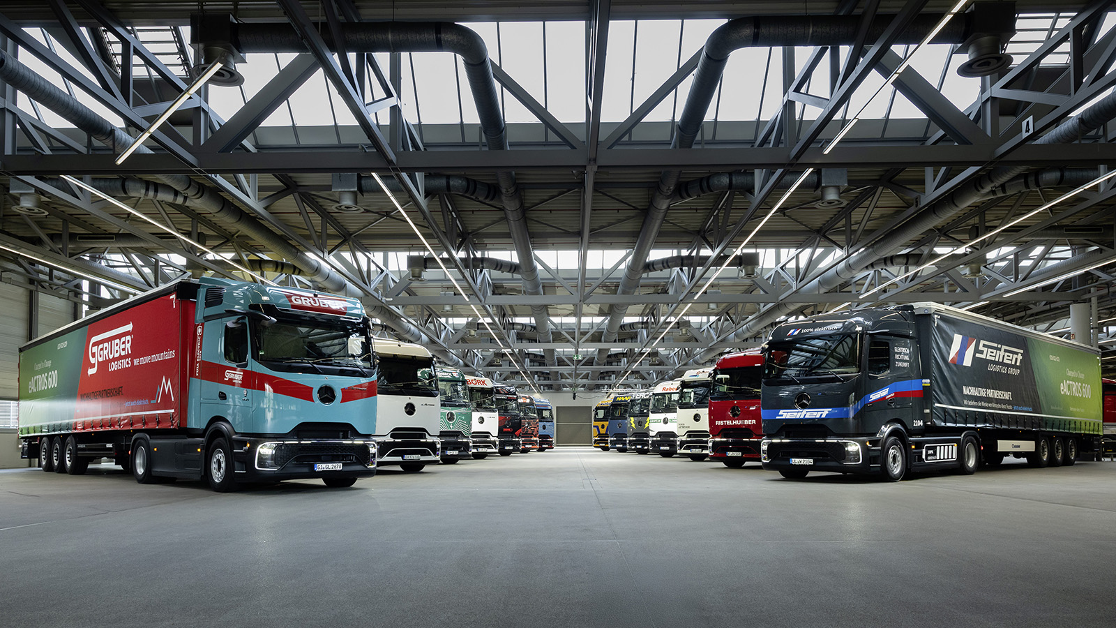 Το eActros 600 αναλαμβάνει τα εισερχόμενα logistics της Mercedes-Benz!