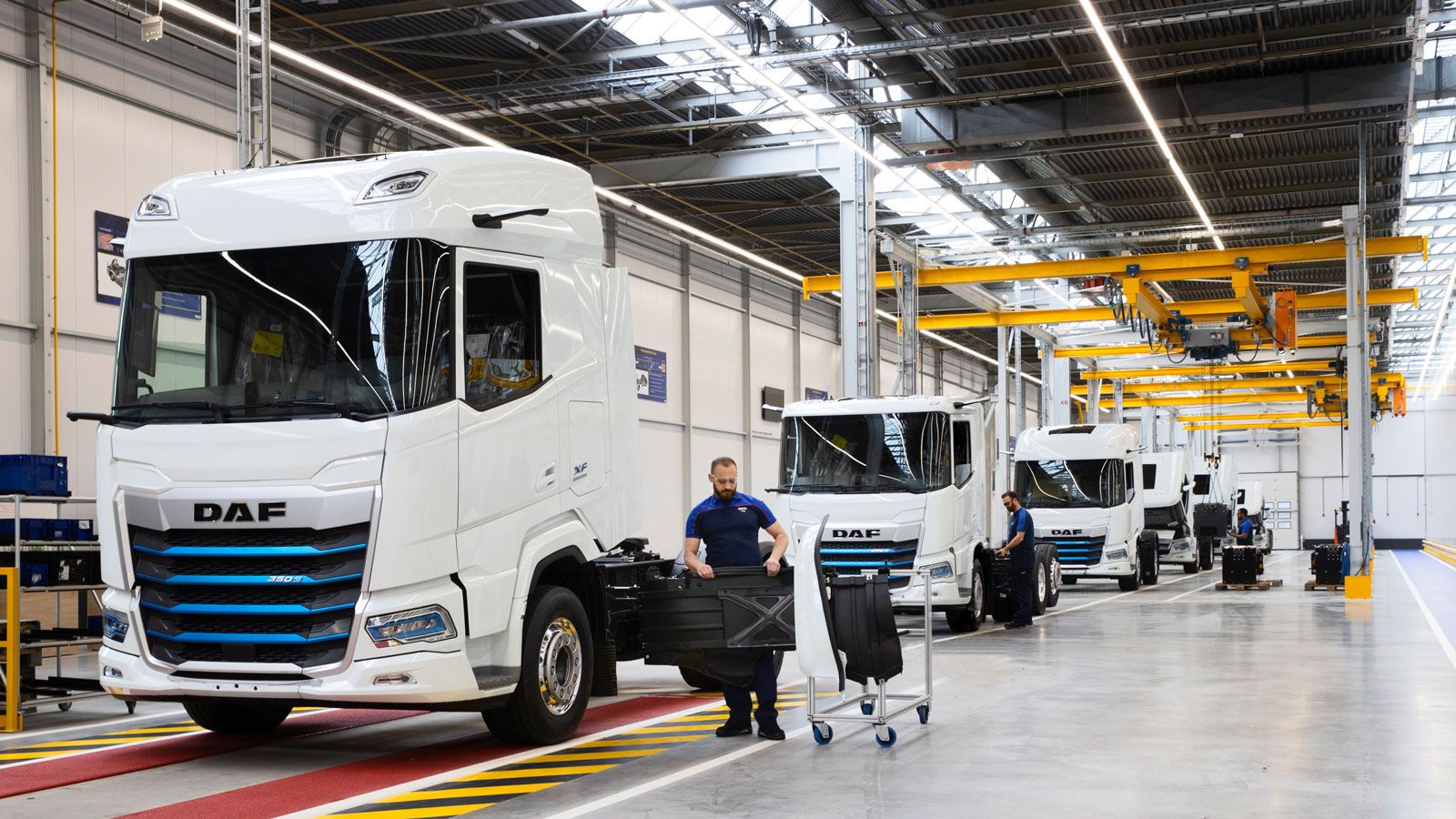 DAF: Ξεκινά η λειτουργία του νέου εργοστασίου ηλ. φορτηγών