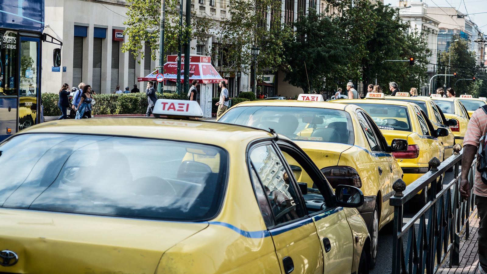 Tην εικόνα και την «συμπεριφορά» των ταξιτζήδων θέλει να αλλάξει το υπουργείο Μεταφορών.