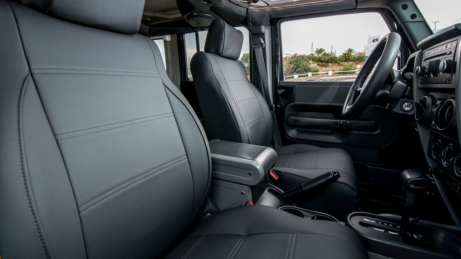 Η Auto Cover κατασκευάζει χειροποίητα καλύμματα κατά παραγγελία για όλους τους τύπους και τα μοντέλα αυτοκινήτων.