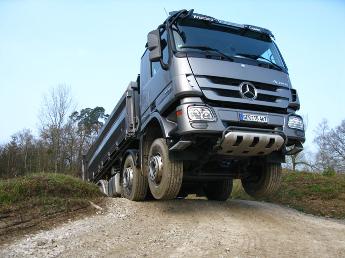 Νέα γενιά για το χωματουργικό Actros