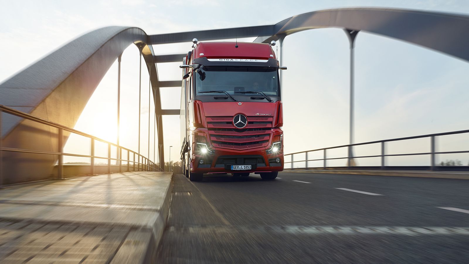 Η Mercedes-Benz Trucks παρουσιάζει το πιο μεγάλο και πλουσιότερα εξοπλισμένο μοντέλο της σειράς, το ολοκαίνουργιο Actros L.