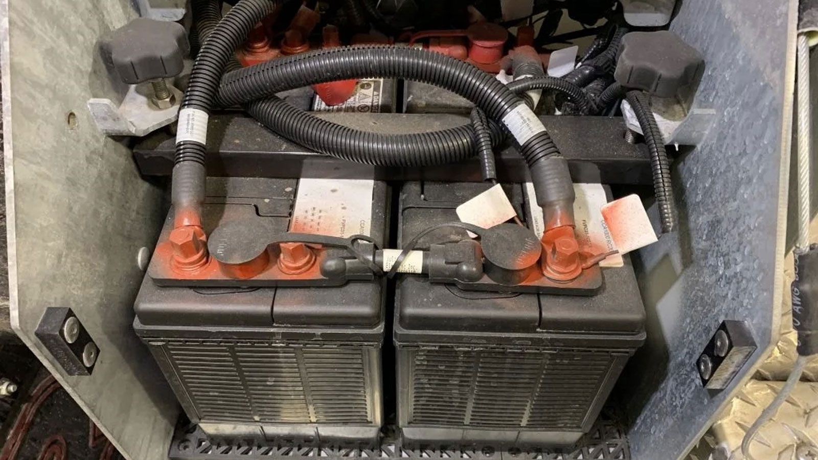 Μπαταρία φορτηγού: Ό,τι πρέπει να γνωρίζεις για την «καρδιά» του επαγγελματικού σου!