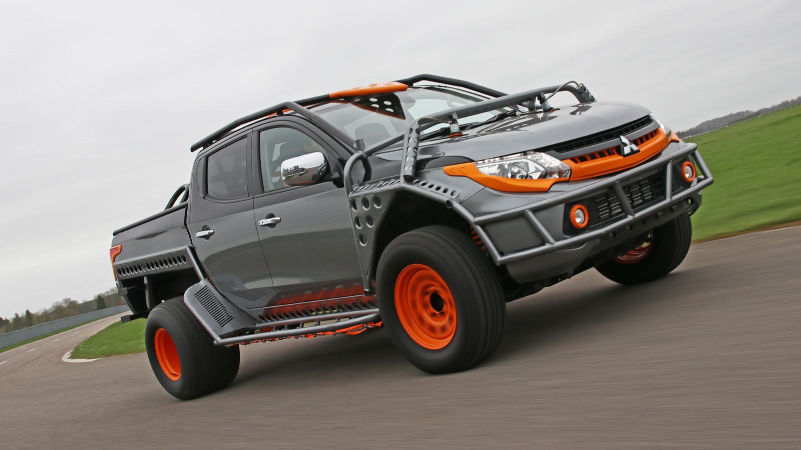 Ένα ιδιαίτερο Mitsubishi L200 δημιούργησε η εταιρεία, δίνοντάς του μια εντελώς διαφορετική εικόνα από αυτή που έχουμε συνηθίσει.