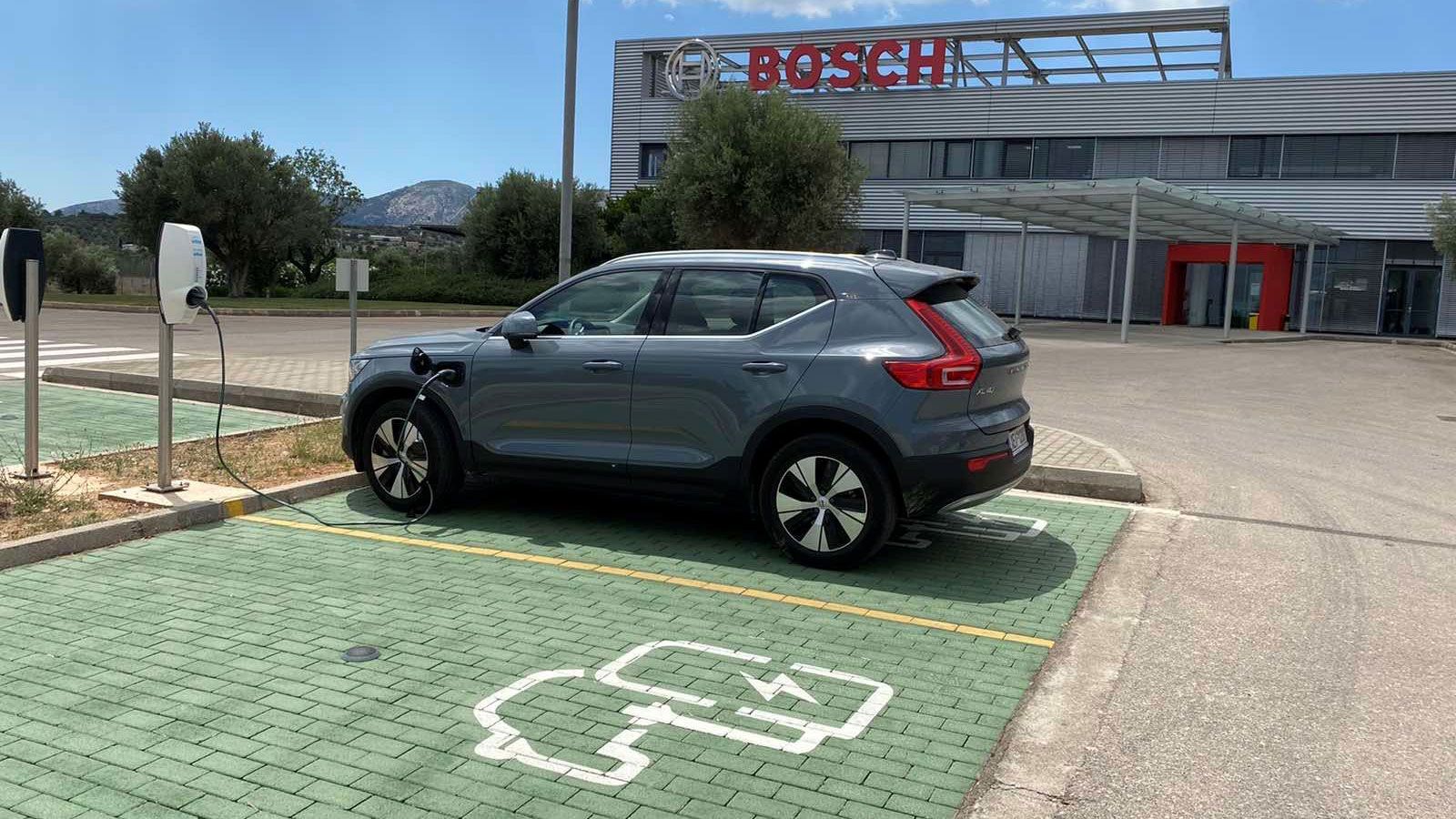 Στις εγκαταστάσεις της Bosch Ελλάδας στο Κορωπί λειτουργούν 3 σταθμοί φόρτισης.

