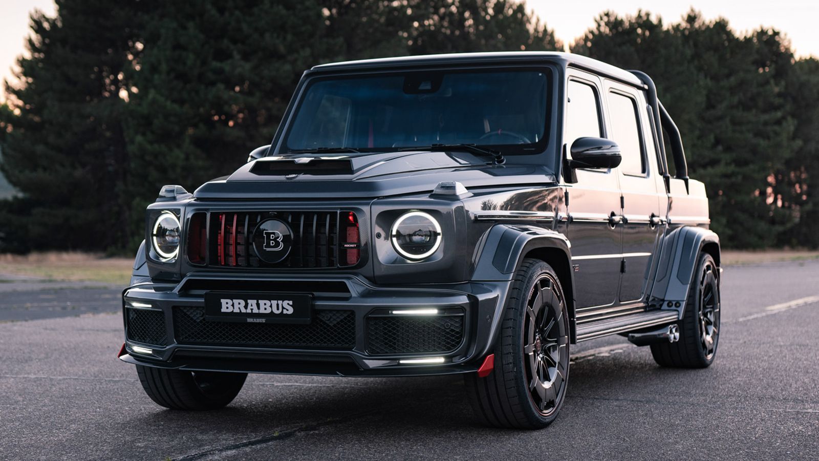 Το απόλυτο μοντέλο της σειράς Rocket παρουσιάζει η Brabus, το P 900 Rocket Edition «One of Ten». 
