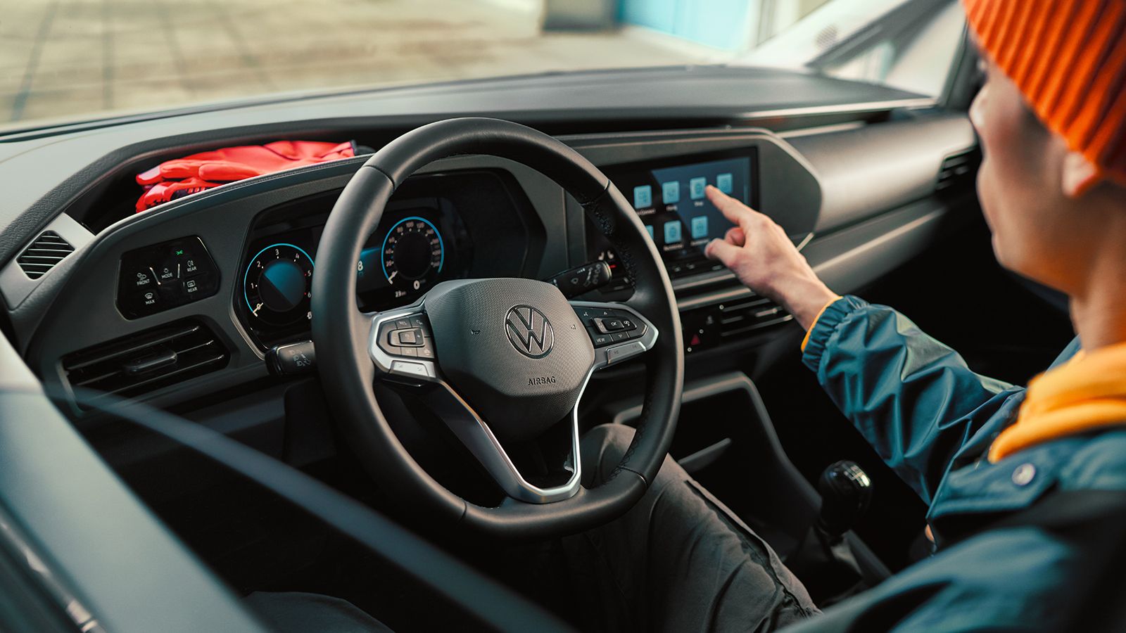 Το λεγόμενο «Innovision Cockpit», το ψηφιακό δηλαδή εσωτερικό με τις δύο οθόνες των 25 εκ., αποτελεί ένα από τα highlight του νέου Caddy.