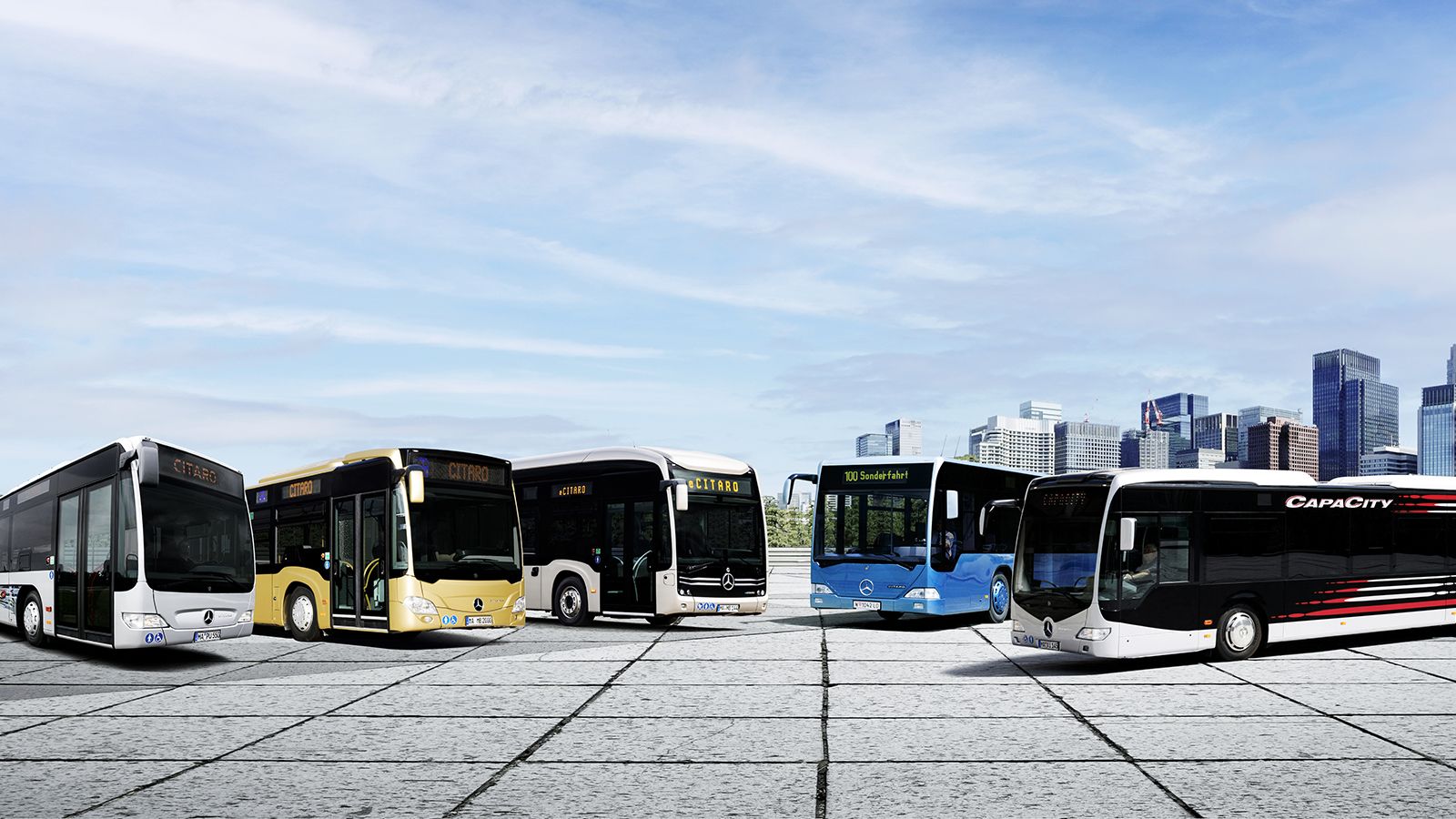 25 χρόνια Mercedes-Benz Citaro. Από αριστερά: 1ο Citaro Facelift (2006), 2ο Citaro (2011), eCitaro (2018), 1ο Citaro (1997) και CapaCity (2005).