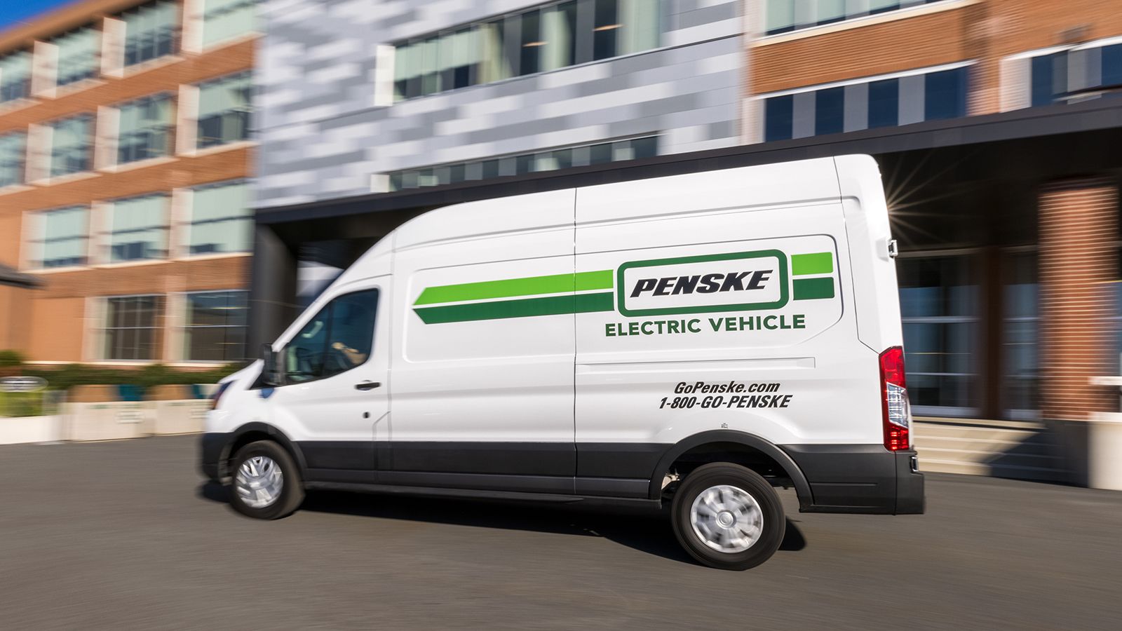 H Penske είχε συμμετάσχει στις δοκιμές εξέλιξης του Ford E-Transit βγάζοντάς το στους δρόμους του Ρίντινγκ της Πενσυλβάνια.