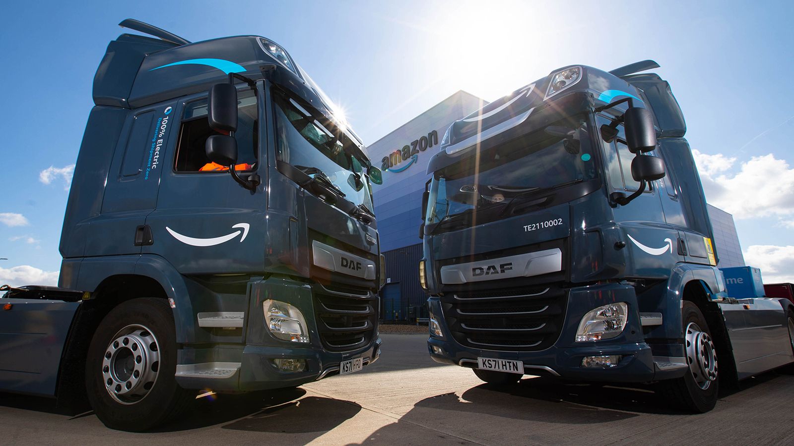 Το DAF CF Electric προσφέρεται ως 4x2 τράκτορας μεικτού βάρους 37 τόνων, αλλά και ως 6x2 μονό φορτηγό 28 τόνων.
