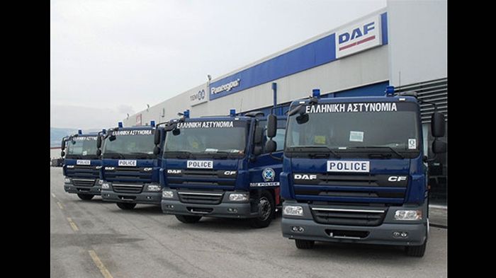 Η DAF παρέδωσε τέσσερα νέα βυτιοφόρα οχήματα, βασισμένα σε πλαίσιο CF 75 στην ΕΛ.ΑΣ. τα οποία εφοδιάζονται με κινητήρες PACCAR PR με ισχύ 310 ίππων.