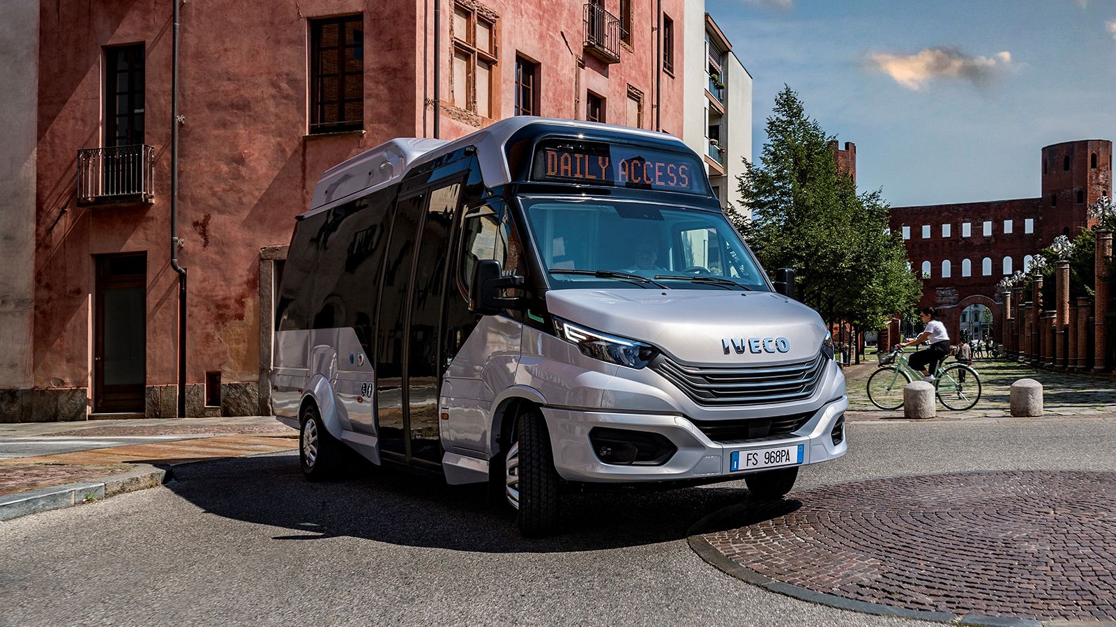 Νέα προσθήκη στις mini-bus εκδόσεις του νέου Daily, αποτελεί το χαμηλής εισόδου Daily Access GNG, το οποίο λειτουργεί με συμπιεσμένο φυσικό αέριο.