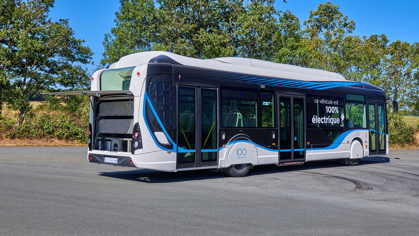 Αυτονομία 300 χλμ. προσδίδουν στο 12μετρο Iveco E-WAY οι νέες, μεγαλύτερες μπαταρίες ZEN 42 της Forsee Power.