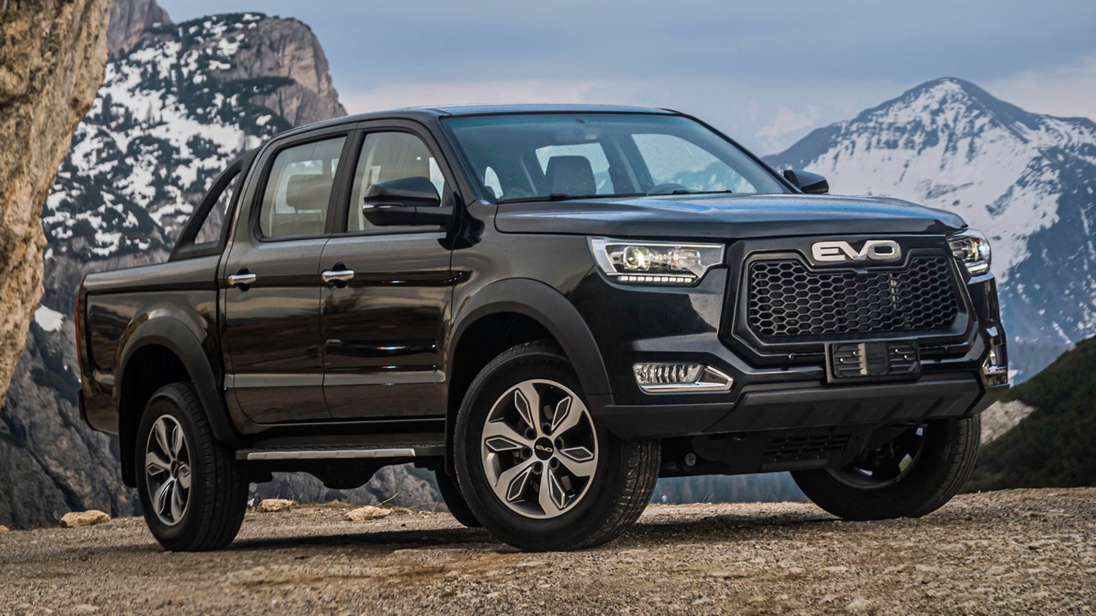 Η ιταλική Auto Evo λανσάρει το Cross 4, του οποίου οι τιμές (προ φόρων) εκκινούν στη γείτονα χώρα από τα 24.180 ευρώ.