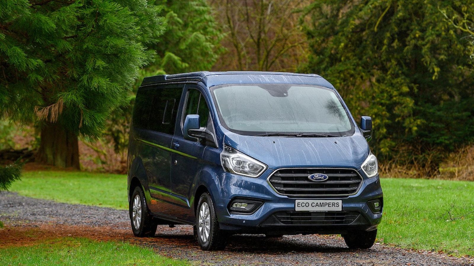 Το Ford Transit Custom PHEV μετατρέπεται από την Campervan Co. σε ένα υβριδικό αυτοκινούμενο τροχόσπιτο που φορτίζει τις μπαταρίες του στην πρίζα (plu