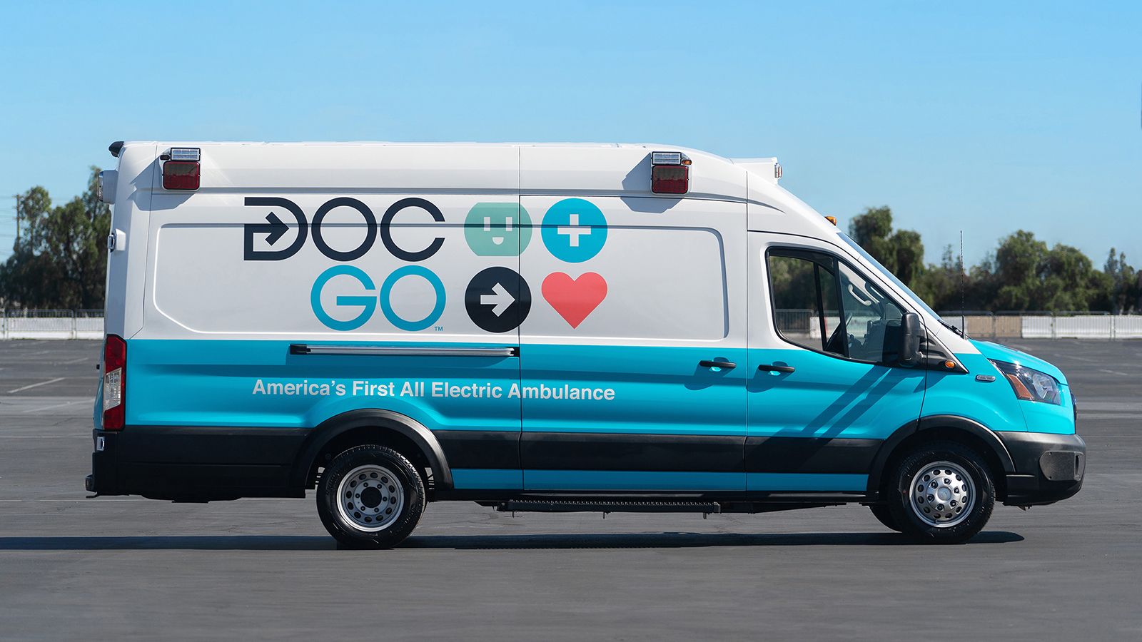 Το ηλεκτρικό ασθενοφόρο σύμφωνα με την DocGo προκαλεί το 1/10 της ρύπανσης, σε σύγκριση με τα συμβατικά οχήματα.