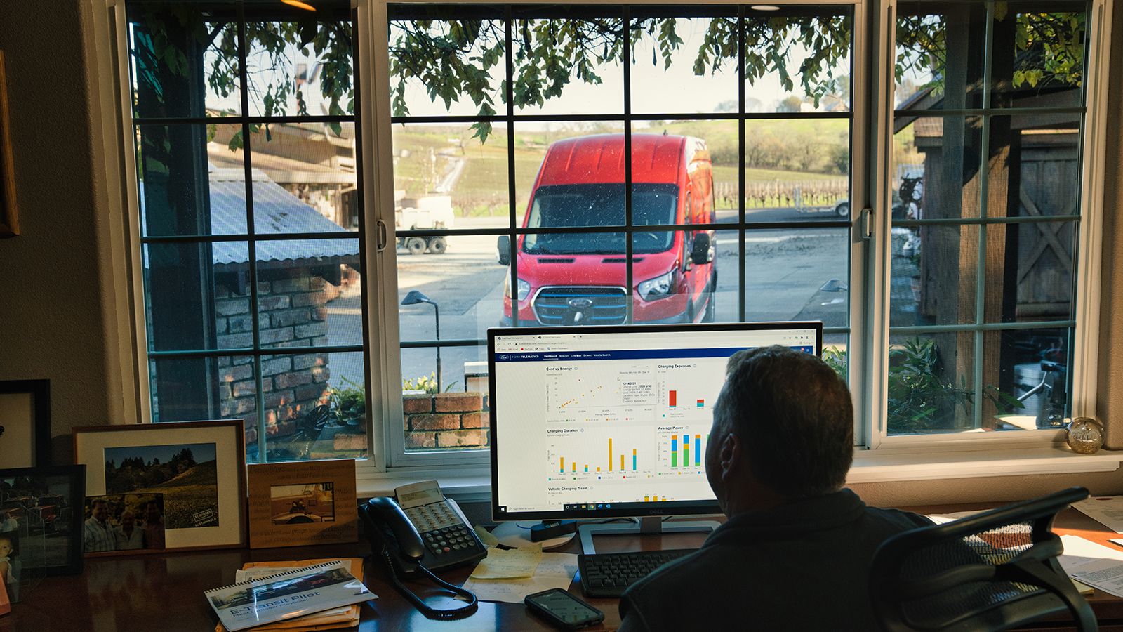 Οι αγρότες θα έχουν πρόσβαση στο λογισμικό Ford Pro Intelligence, στη φόρτιση στο σπίτι και στα ντεπό, στα Ford Pro Telematics Essentials και Ford Pro