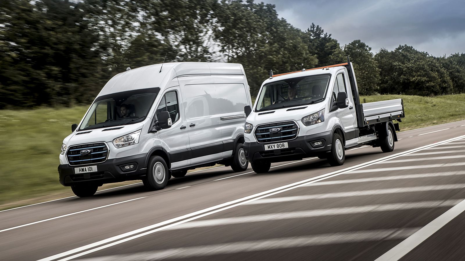 Στην τελική φάση της εξέλιξής του περνάει το ηλεκτρικό Ford E-Transit, με επιλεγμένους πελάτες της φίρμας να το δοκιμάζουν στην πράξη σε απαιτητικές σ