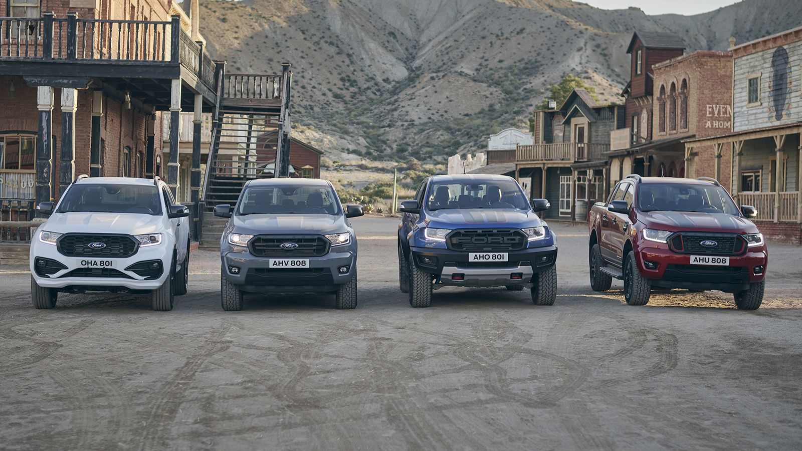 Το νέο Ranger Raptor Special Edition παρέα με τις άλλες νέες εκδόσεις του Ranger, τα Wolftrak και Stormtrak, αλλά και το εμπνευσμένο από τους αγώνες ρ