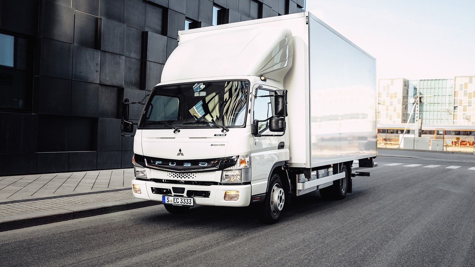 Σε 16 χώρες κυκλοφορούν οι 300 μονάδες του ηλεκτρικού FUSO eCanter.
