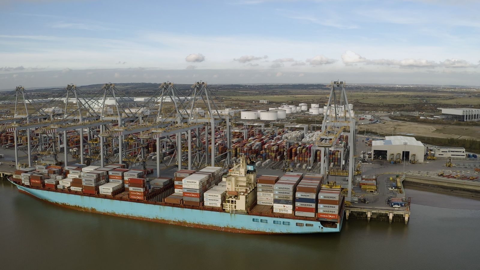 Το DP World London Gateway – ένα από τα ταχύτερα αναπτυσσόμενα λιμάνια του Ην. Βασιλείου – βρίσκεται 40 χλμ. ανατολικά του κεντρικού Λονδί