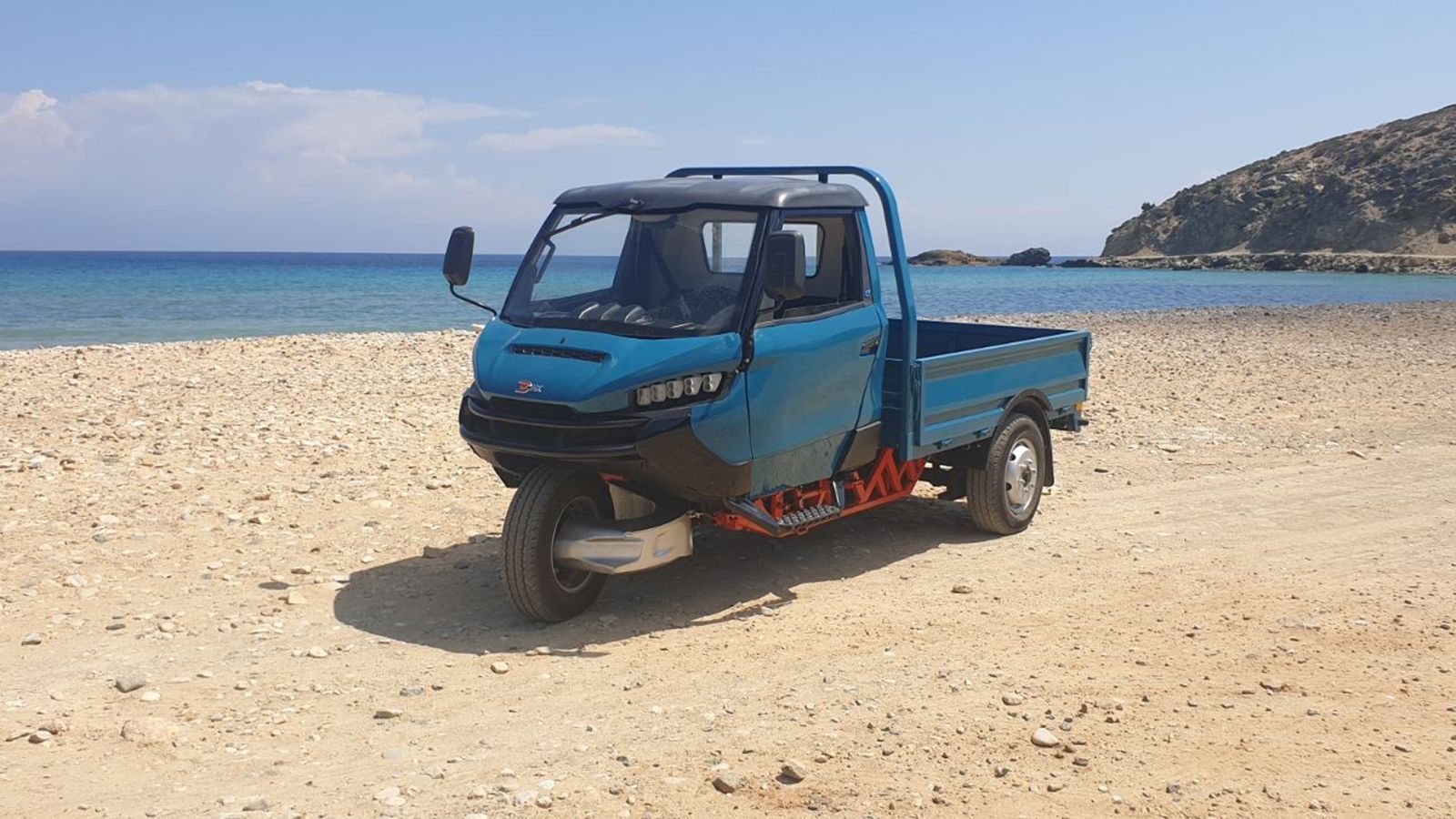Εκτός από τη δωρεά του ηλεκτρικού επαγγελματικού οχήματος 3ΜΧ, η WuzhengEurope παραχώρησε και έναν φορτιστή 11kW (wallbox), ενώ ένα δεύτερο όχημα 3ΜΧ