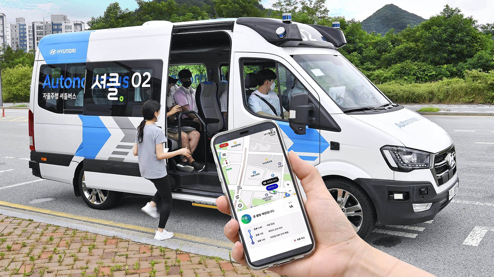 Όταν ζητείται από τον επιβάτη ένα RoboShuttle μέσω της εφαρμογής Shucle, το αυτόνομο λεωφορείο θα κατευθύνεται στο σημείο παραλαβής, υπολογίζοντας την