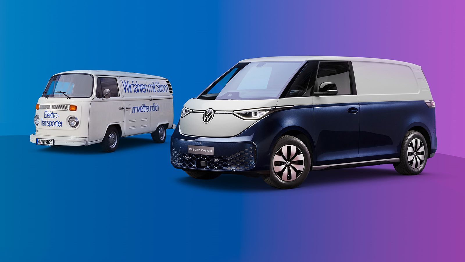 Το πρωτότυπο, ηλεκτρικό VW T2 του 1972 πλάι στον απόγονό του, το ID. Buzz που αναμένεται το προσεχές φθινόπωρο.