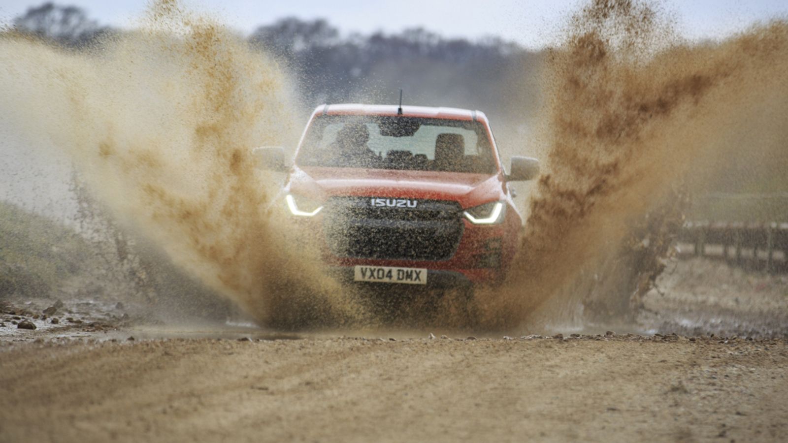 Στη βράβευση του νέου Isuzu D-Max ως «σκυλί», έπαιξαν ρόλο τα οδηγικά του χαρακτηριστικά τόσο εντός όσο και εκτός δρόμου, όπως και η υψηλότατη ασφάλει