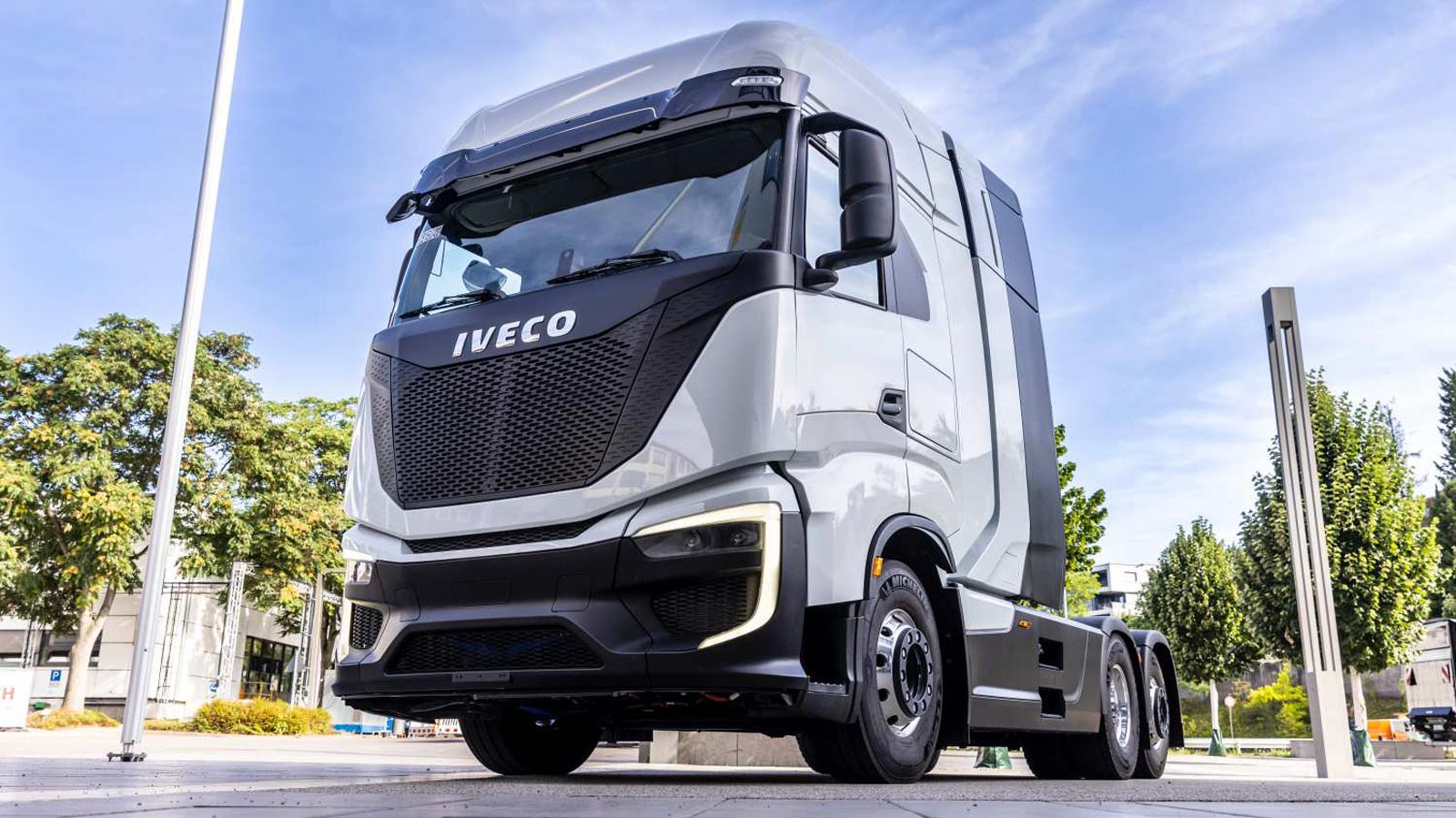 Η IVECO μπαίνει δυναμικά στο παιχνίδι των ηλεκτρικών βαρέων οχημάτων