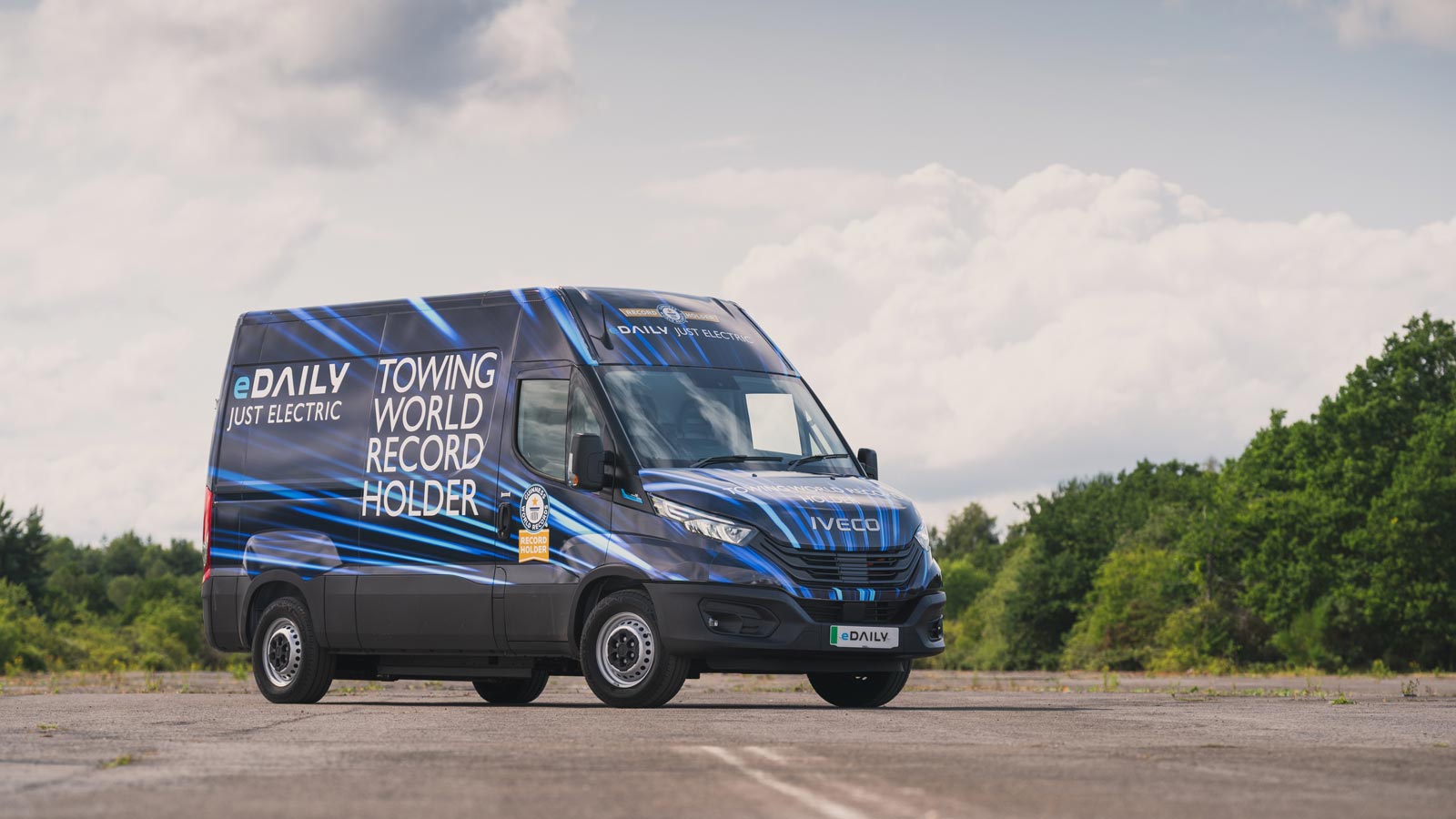 IVECO eDaily: Ρεκόρ Γκίνες ρυμουλκώντας πάνω από 153 τόνους 