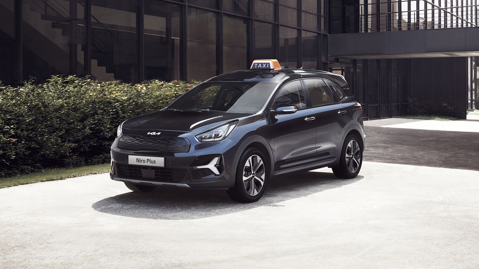 Το Kia Niro EV πρώτης γενιάς, μεταμορφώνεται στο Niro Plus για να αποτελέσει ένα ηλεκτρικό Taxi.