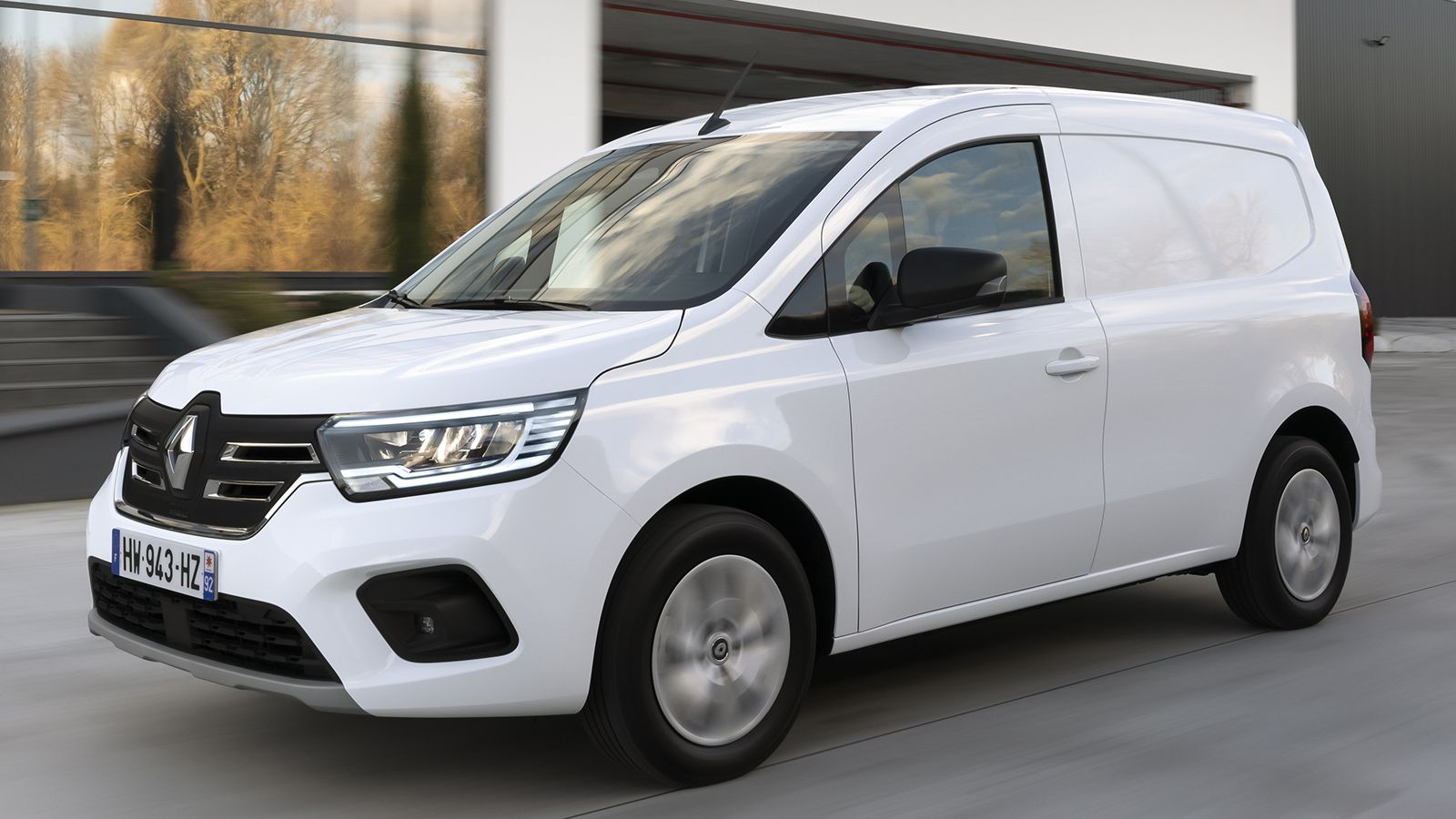 Οδηγούμε στη Γαλλία το νέο Renault Kangoo E-Tech Electric με αυτονομία 290km.