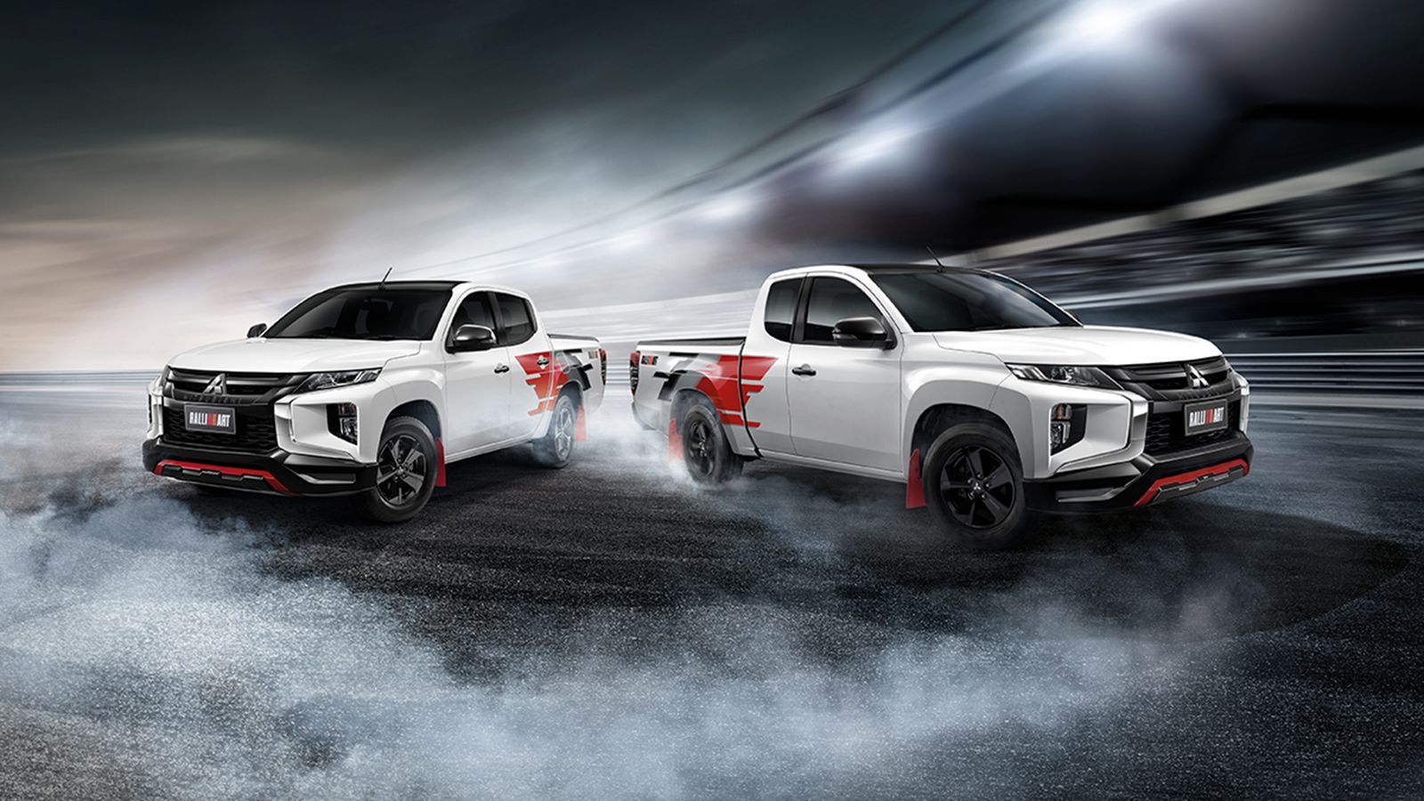 Με δυναμική εμφάνιση το δίδυμο των νέων Mitsubishi L200 Ralliart που παρουσιάστηκαν στην Ταϊλάνδη.