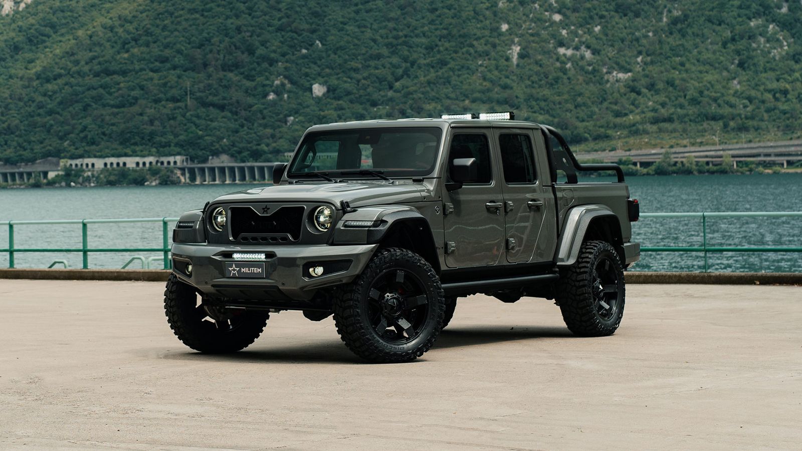 Το MILITEM FEROX-T είναι ένα μεταλλαγμένο Jeep Gladiator από την Ιταλία.