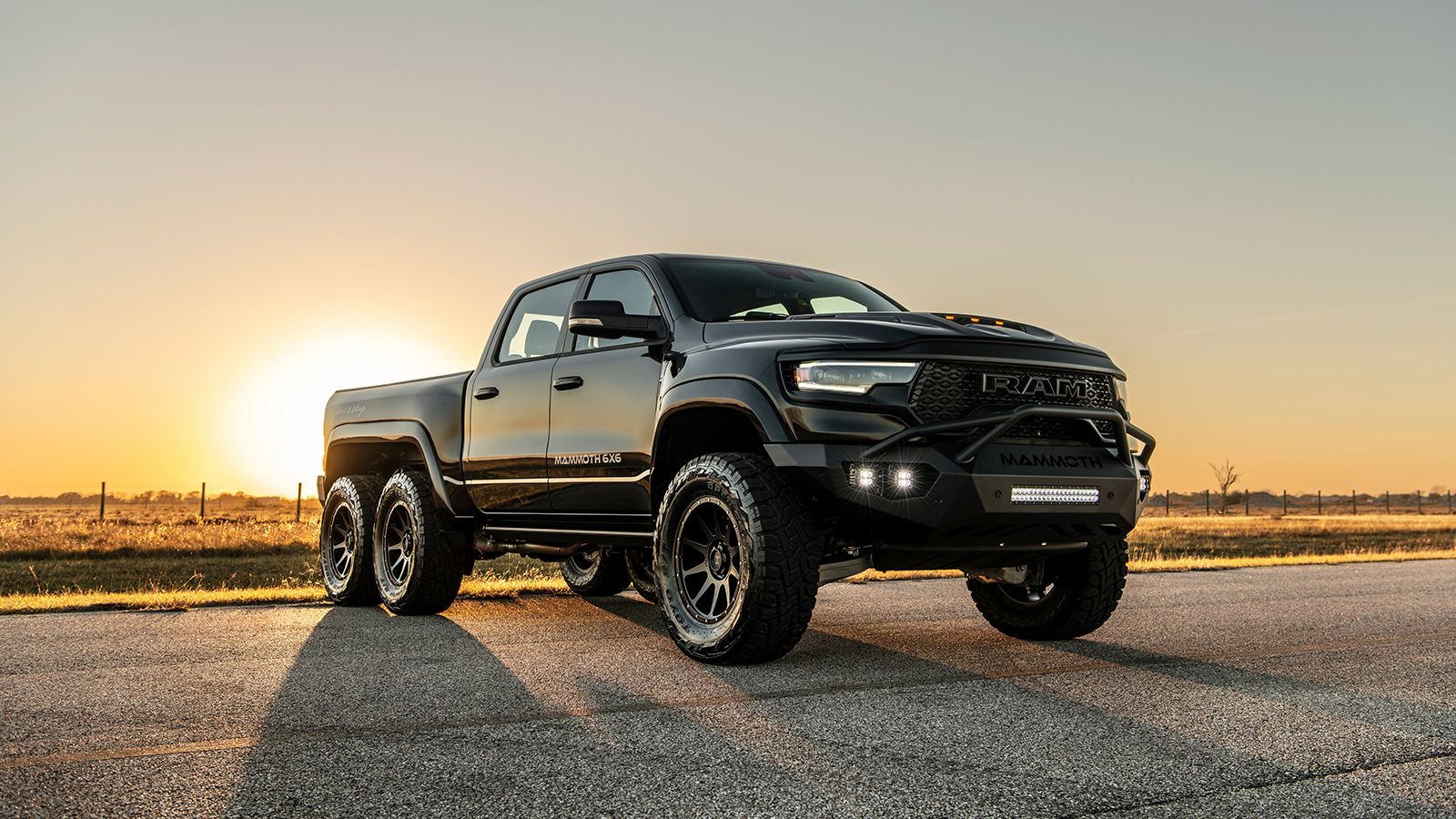 Το Mammoth 1000 6x6 TRX είναι το μεγαλύτερο Pick-Up που έχει κατασκευάσει η  Hennessey στην 30ετή ιστορία της.