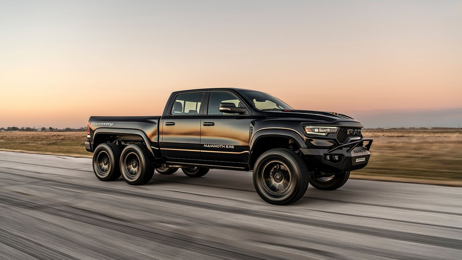 Το Mammoth 6x6 έχει μήκος 7,19 μέτρα, με το ύψος και το πλάτος να ορίζονται στα 2,1 και 2,2 μέτρα, αντίστοιχα.